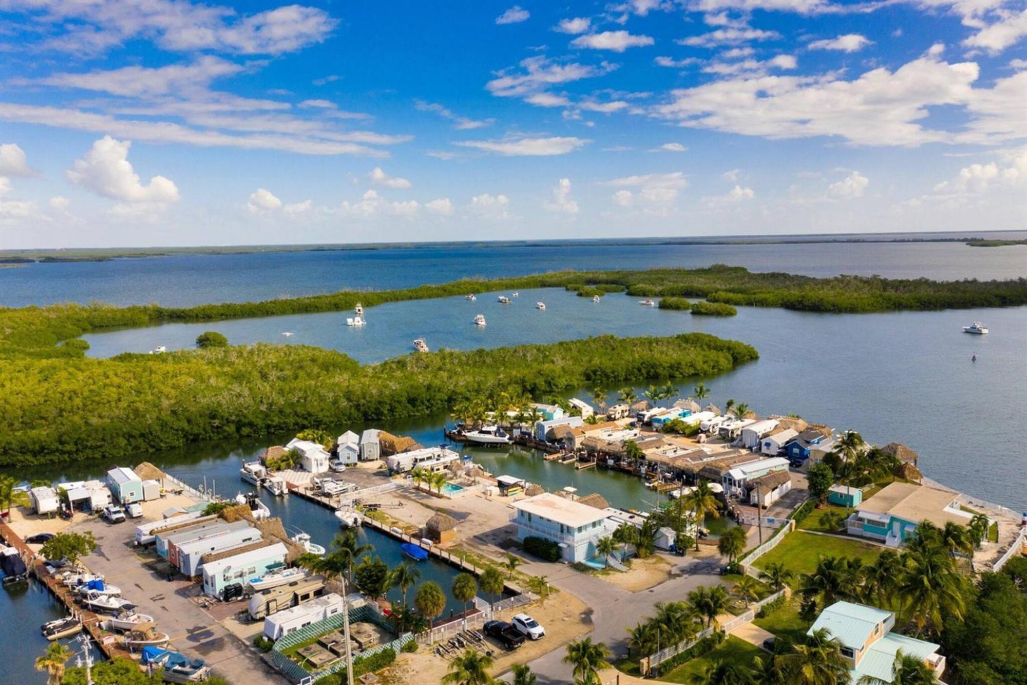 Tiny Home On Waterfront, Bay Views, Deck, Pool Jewfish ห้อง รูปภาพ