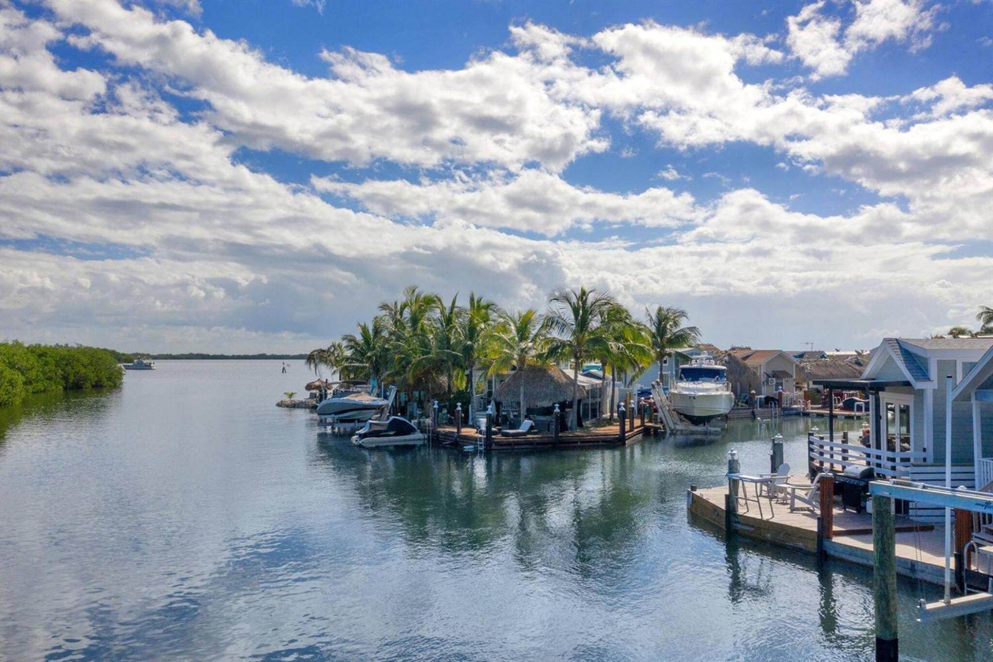 Tiny Home On Waterfront, Bay Views, Deck, Pool Jewfish ห้อง รูปภาพ
