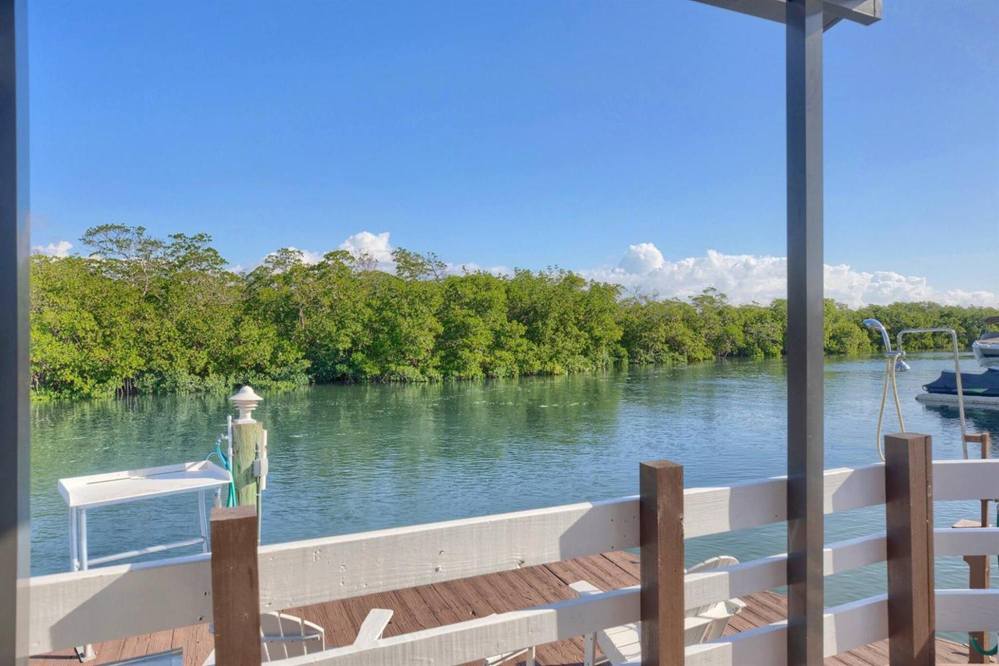 Tiny Home On Waterfront, Bay Views, Deck, Pool Jewfish ห้อง รูปภาพ
